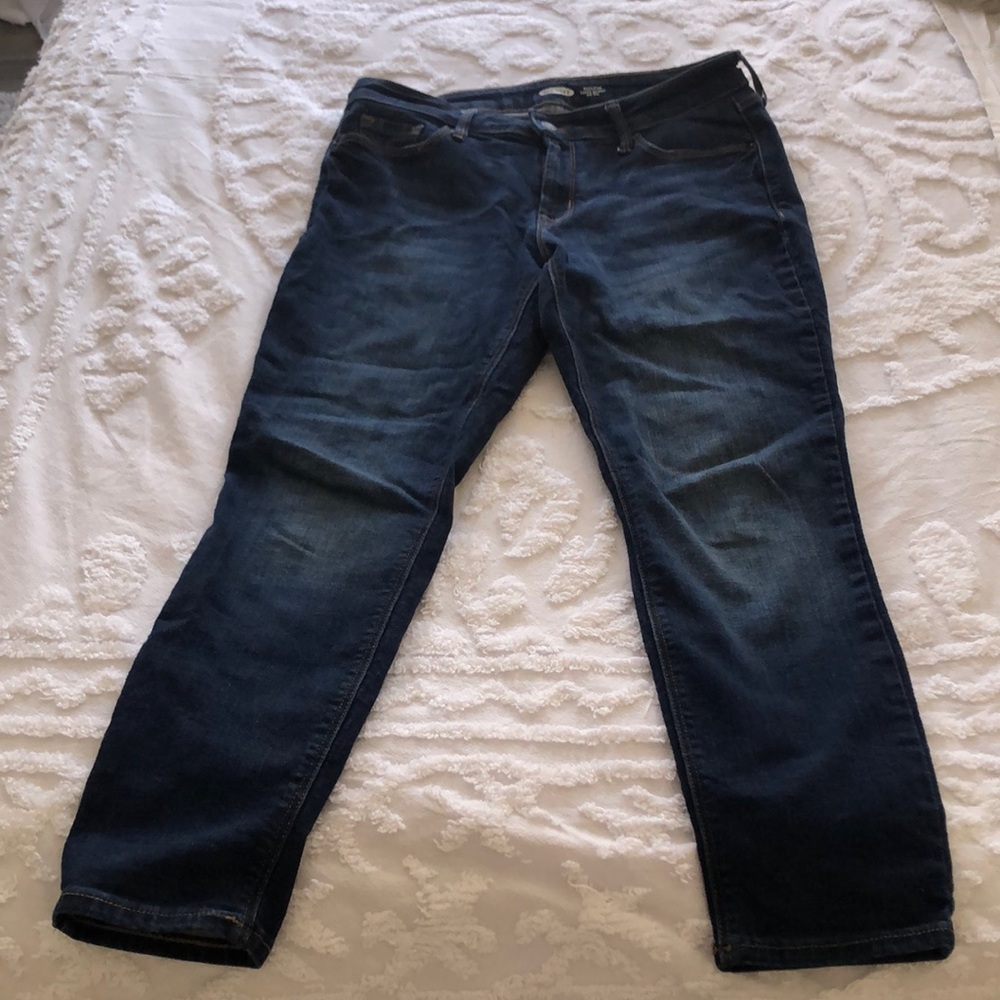Old navy dark wash rockstar super skinny midrise 8 short